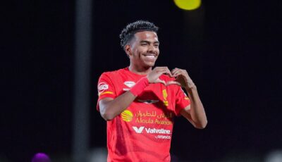 مصعب الجوير يحتفل بمباراته الـ100 في روشن