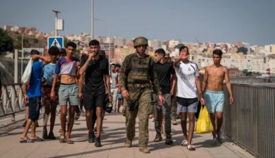 القاصرين/ات لي دخلو لسبتة خاص يرجعو للمغرب وواليديهوم خاصهوم متابعة حيت هاد الشي بسال ووالوالدين الحقيقيين هوما لي كيضحيو على ولادهوم ماشي كيخاطرو بيهوم باش يسوفير هوما راسهوم