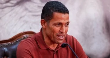 جلسات خاصة فى إسبانيا.. عموتة يشرح فلسفته للاعبي الأهلي قبل انطلاق الموسم