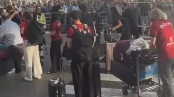 بعثة الاسكواش تصل القاهرة بعد حصد 9 ميداليات ببطولة العالم.. فيديو