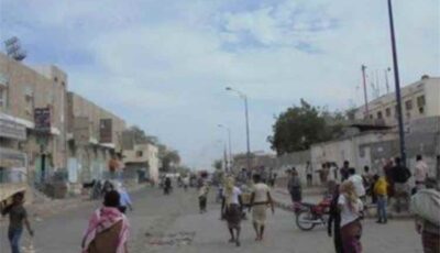 المشهد اليمني – تطور أمني مقلق في جعار.. مواجهات مسلحة مفاجئة تبث الرعب وسقوط ضحايا وسط سوق القات