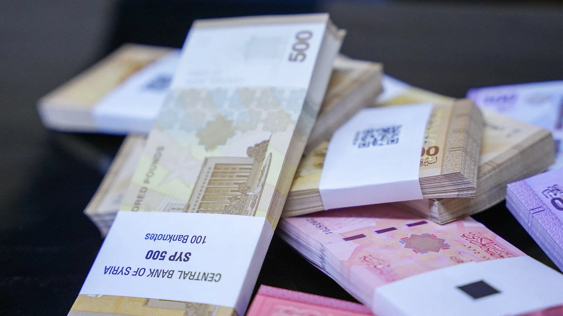 اقتصاد سوريا 2026.. زخم التعافي يصطدم باختبار “سويفت” والإصلاح المصرفي