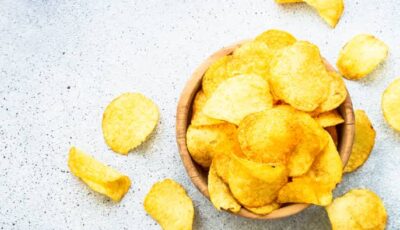 الإفراط في رقائق البطاطس يهدد صحة القلب والوزن