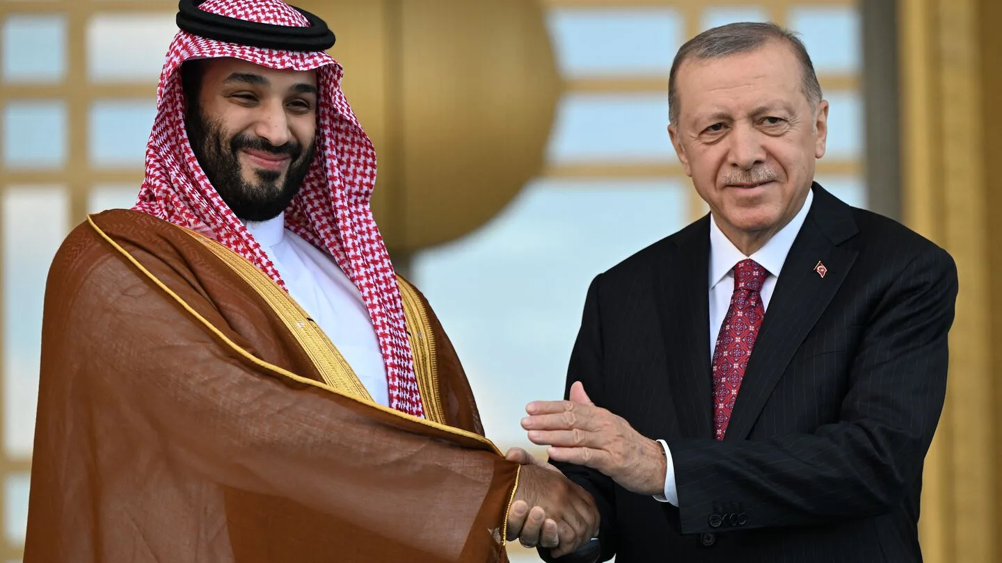 أردوغان يغادر أنقرة متوجهاً إلى جدة.. وقمة الدفاع الثلاثية تنعقد اليوم برئاسة ولي العهد