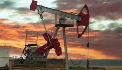 النفط يقفز بأكثر من 1% بعد استهداف ناقلات وتعثر مفاوضات وقف الحرب