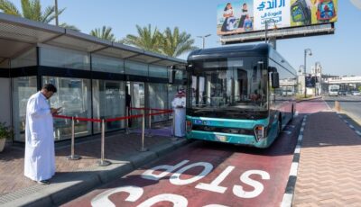 كود الطرق السعودي يعزز سلامة ركاب الحافلات.. معايير موحدة لمحطات النقل العام