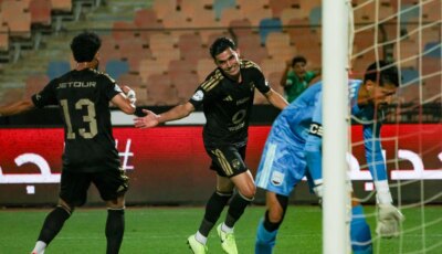 ما القنوات الناقلة لمباراة الأهلي وسموحة في الدوري المصري 2026-2027؟ وكيف تشاهدها عبر الإنترنت؟