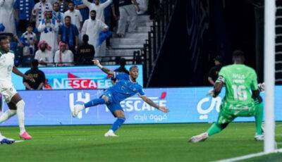 إعصار الهلال يعمق جراح الأهلي