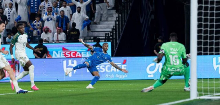 إعصار الهلال يعمق جراح الأهلي