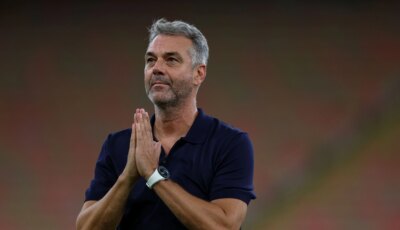 قلل من فوز الهلال ودخل في “نقاش مثير” مع صحفي!.. مدرب الأهلي يشعل الجدل قبل مواجهة الرياض